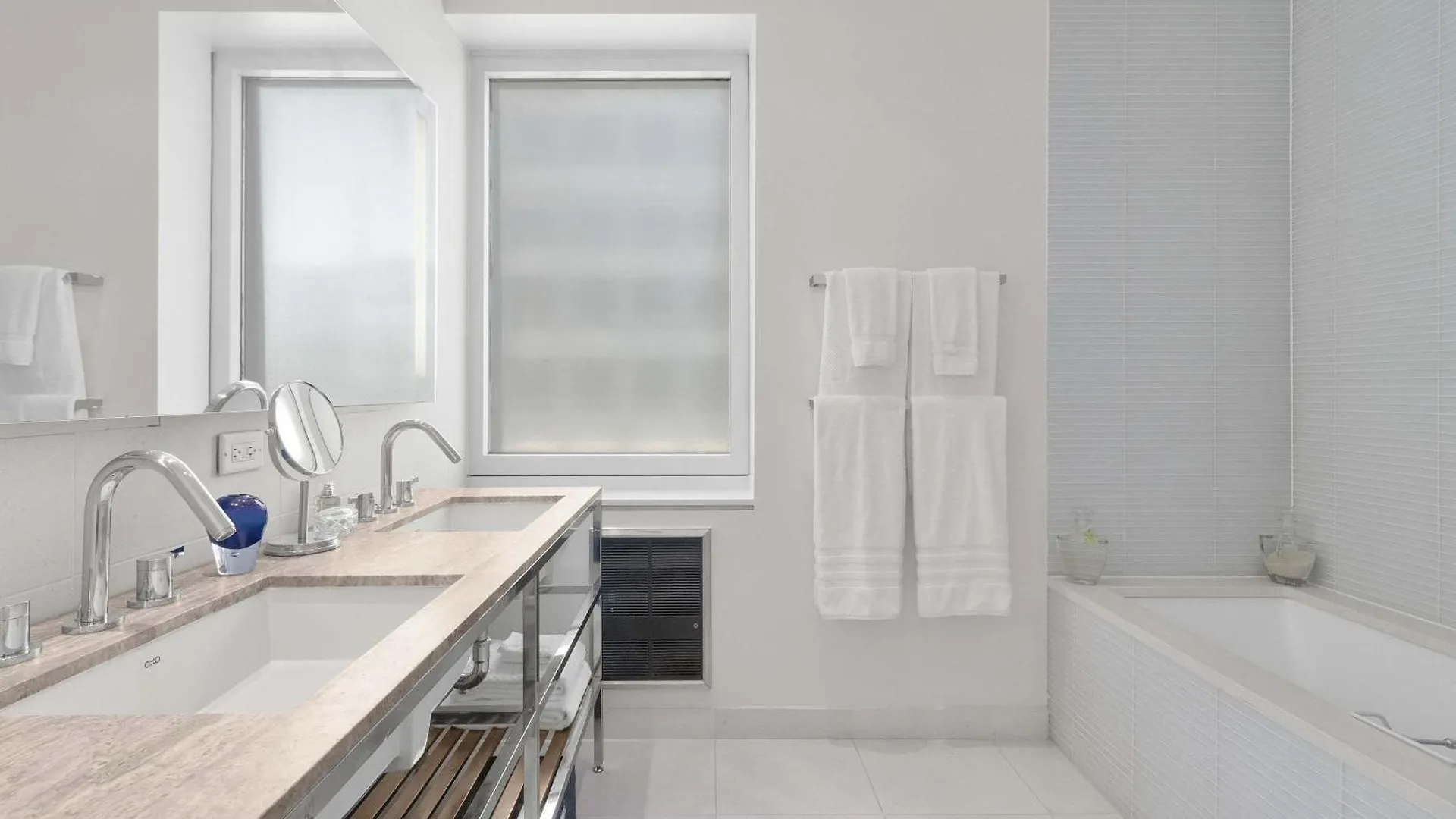 Corporate Or Luxury 4 Bedroom Penthouse Steps From Times Square Sleeps 8 New York Holiday home
